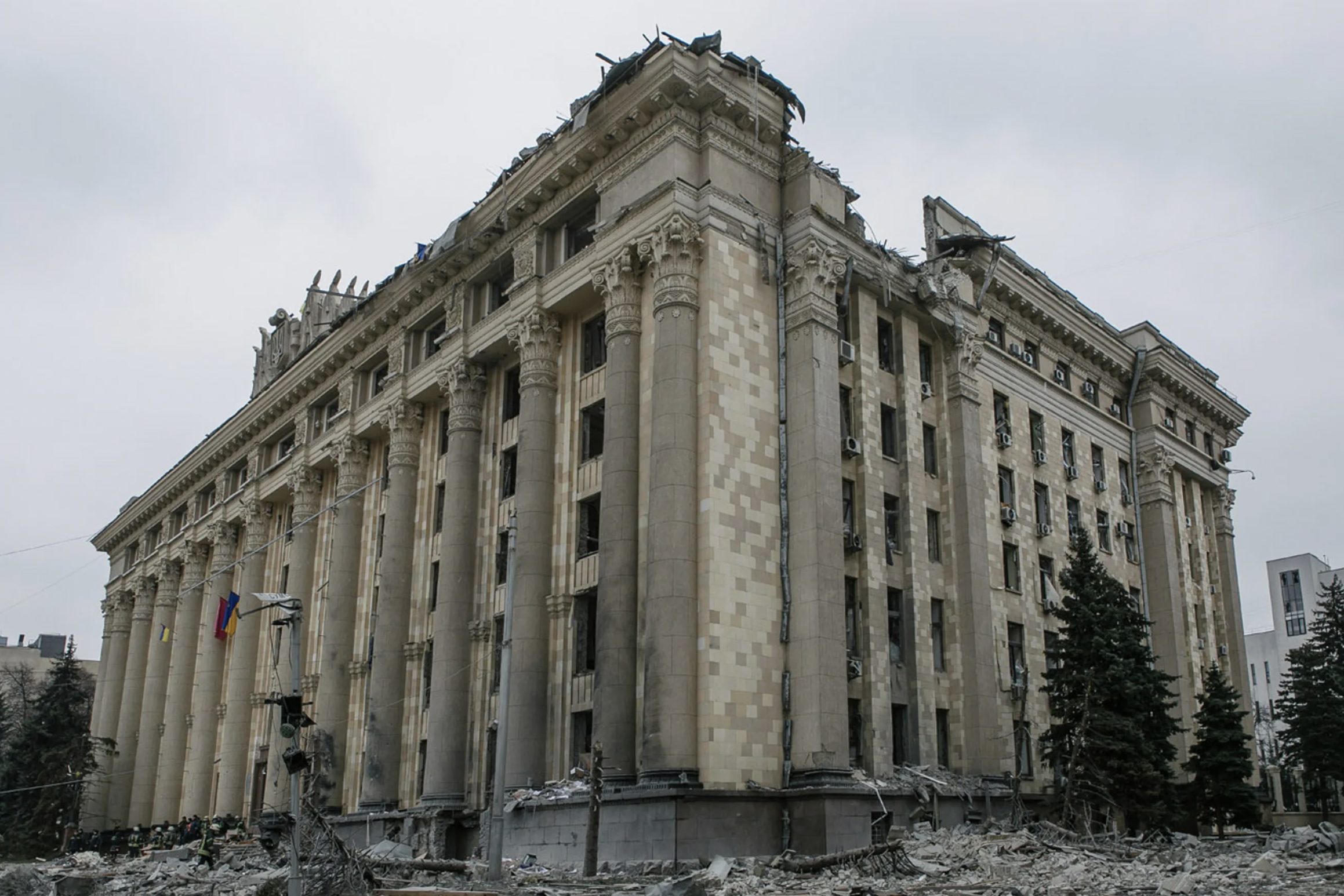 ​​​​Здание администрации Харькова после обстрела