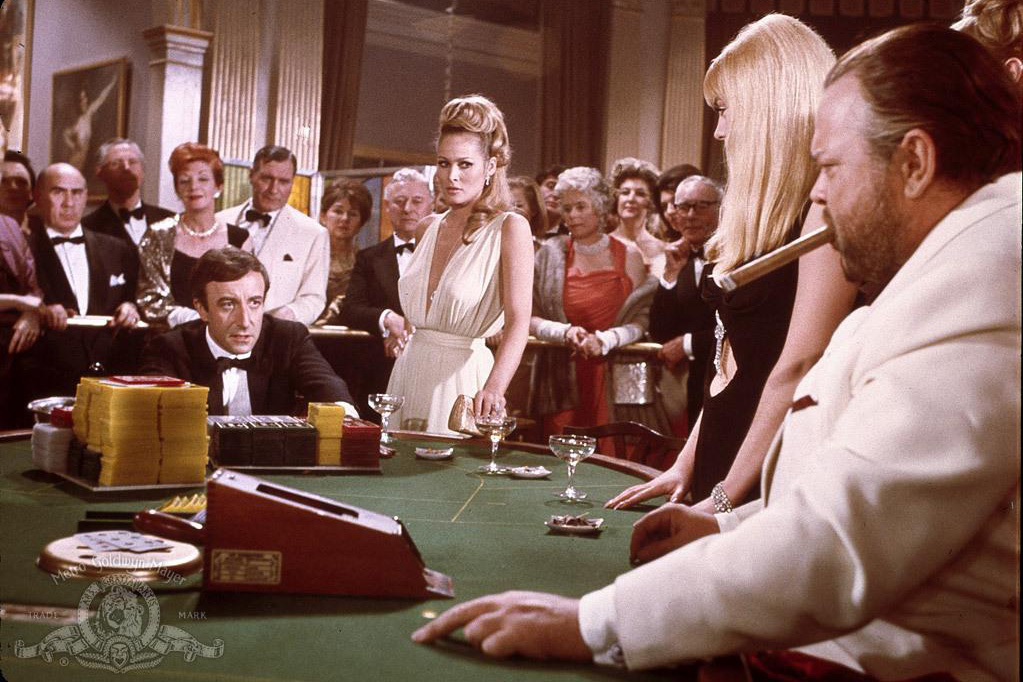 Orson welles  ursula andress  and peter sellers in casino royale james bond 007   1967 