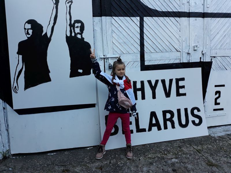 У граффити «Диджеи Перемен» на варшавской «Площади Перемен». Фото: Ирина Завиша для Polskie Radio