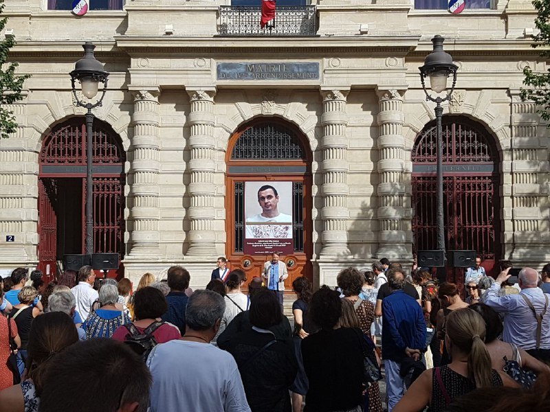 Портрет Сенцова на фасаде мэрии. Фото: Юрий Сафронов, «Новая газета»