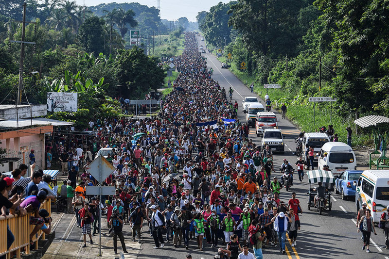 «Караван» мигрантов движется к границе США и Мексики. Фото: Pedro Pardo, AFP, Getty