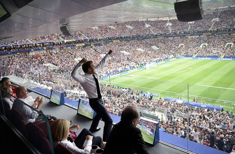 Президент Франции Эмманюэль Макрон радуется голу своей сборно в финале Чемпионата мира по футболу против Хорватии. Франция победила 4-2. Фото: Alexei Nikolsky, Sputnik Photo Agency, Reuters